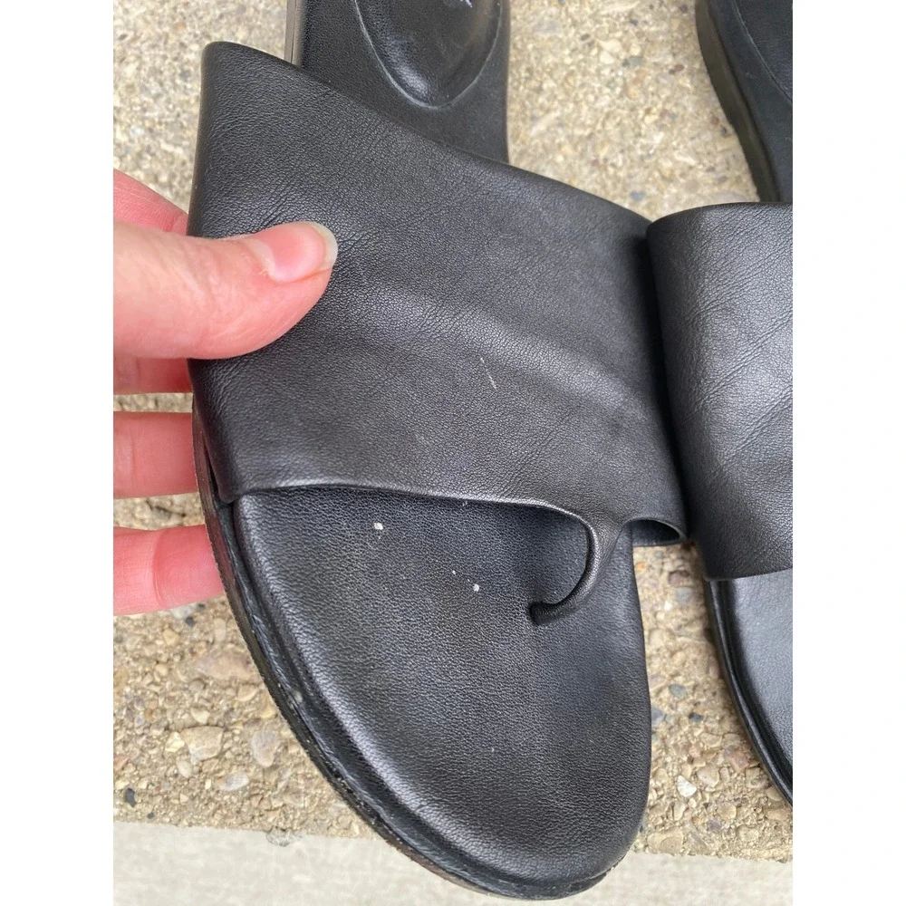 Eileen Fisher Leather Toe Loop Black Slide Sandals Shoes 7.5 Flat Minimalist - Picture 2 of 4